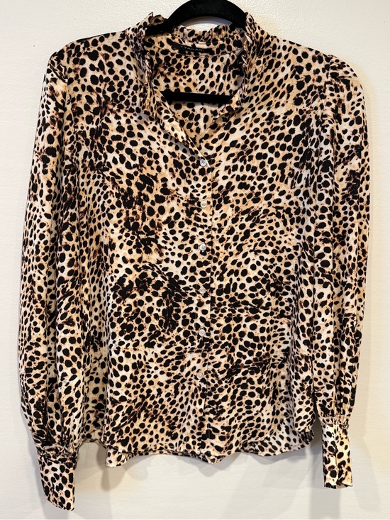 T Tahari Tops - T Tahari Leopard Print Long Sleeve Button Down Blouse Women's Small